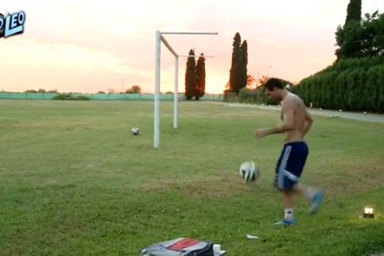 VIDEO Leo Messi da un gol din spatele portii