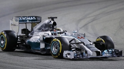 Hamilton l-a invins pe Rosberg in Bahrain dupa un duel electrizant