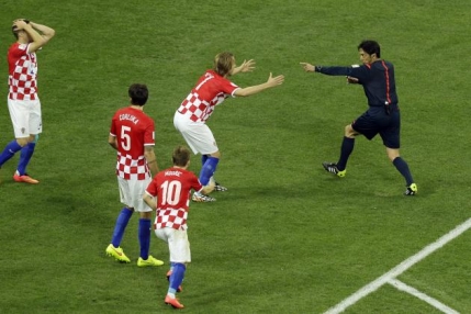 FIFA apara penaltyul controversat