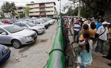 Dealerii din Cuba au vandut 50 de masini in 6 luni. Un Peugeot costa 262.000 de dolari