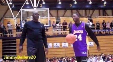 La 51 de ani, Michael Jordan se impune in fata lui Kobe la unu contra unu (video)