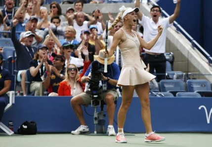 Wozniacki o trimite acasa pe Sharapova