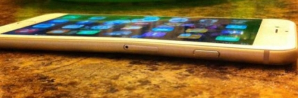 iPhone 6 Plus se indoaie si ramane indoit (video)