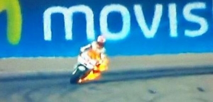 A luat foc pe motocicleta