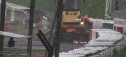 Accidentul lui Jules Bianchi, primele imagini video care surprind momentul impactului. Formula  1 cenzureaza mai departe. Impactul s-a produs pe steag verde (foto si video)
