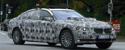 FOTO BMW testeaza un nou model: X7