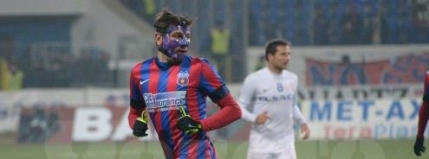 Raul Rusescu a jucat cu o masca ros-albastra