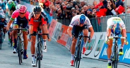 Victorie de etapa si tricou de lider pentru Van Avermaet in Tirreno-Adriatico