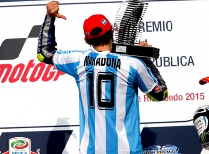 Valentino Rossi i-a dedicat lui Maradona victoria din Argentina