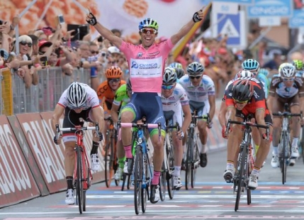 Victorie de etapa pentru purtatorul tricoului roz din Giro. Grosu si Tvetcov, intarziati