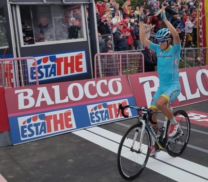 Un spaniol ii calca pe urme lui Marco Pantani in Turul Italiei