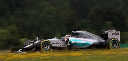 Lewis Hamilton in pole positon la Spielberg. Devine egalul lui Sebastian Vettel