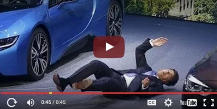 Seful BMW a cazut in timpul unei prezentari (video)