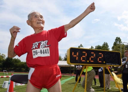 Un japonez de 105 ani il provoaca pe Usain Bolt la suta de metri 