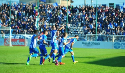 CSU Craiova matura cu Dinamo pe jos si urca pe loc de playoff