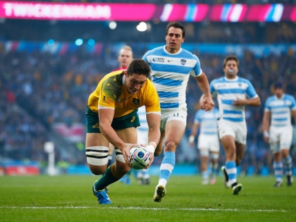 Australia supravietuieste asediului argentinian si merge in finala mondiala de rugby