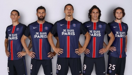 Tricouri personalizate pentru jucatorii lui PSG: Jes suis Paris