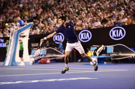 Novak Djokovic trece usor de Kei Nishikori pentru un loc in semifinale