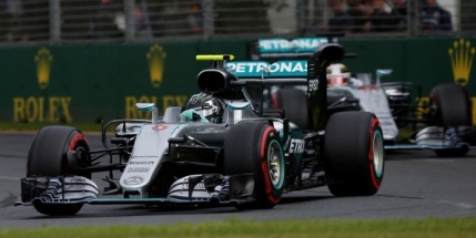 Dubla pentru Mercedes in Australia. Rosberg il bate pe Hamilton