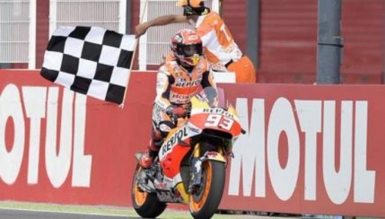 Cursa nebuna la MotoGP in Argentina cu Marquez invingator in fata lui Rossi