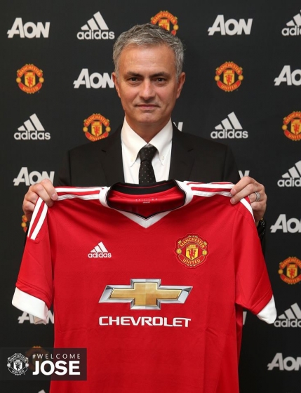 Oficial: Mourinho a semnat cu Manchester United