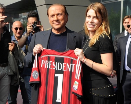 Clubul AC Milan vandut de Berlusconi unor chinezi