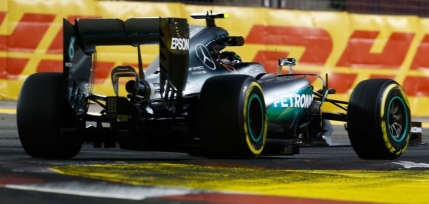 Pole position pentru Nico Rosberg in Singapore