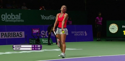 Simona Halep pierde in fata liderei mondiale Angelique Kerber la Turneul Campioanelor