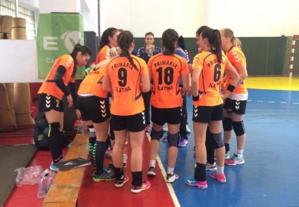 Rapid o spulbera pe Dinamo in Divizia A la handbal feminin. CSM Slatina face scor cu liderul CSU Resita