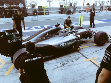 Hamilton in fata lui Rosberg in primele antrenamente din Abu Dhabi