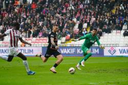 Gaziantep, cu patru români titulari, a revenit de la 0-2 în deplasare cu Sivasspor. Maxim a fost eliminat pe final