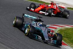 Hamilton, cel mai rapid in testele de la Barcelona. Ferrari e aproape