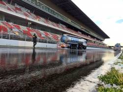 Metoda inedita de a testa pneurile de ploaie la Barcelona