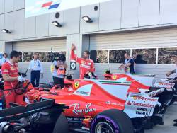 Vettel in pole position la Soci. Ferrari monopolizeaza prima linie dupa 9 ani