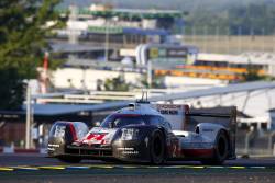 Porsche scapa de o rusine istorica la Le Mans
