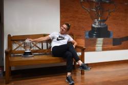 Simona Halep revine luni in Romania si prezinta trofeul la Arena Nationala