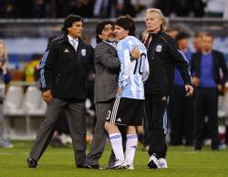 Maradona, atac dur la Messi: “Nu poti fi lider cand mergi la baie de 20 ori inaintea unui meci”