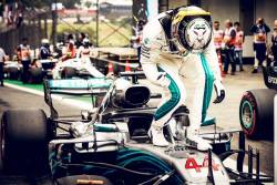 Hamilton aduce al 100-lea pole position pentru Mercedes in Formula 1