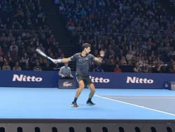 Djokovic obtine a doua victorie la Turneul Campionilor si e primul calificat in semifinale
