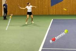 Simona Halep si-a reluat antrenamentele si n-a fost singura pe terenul de joc