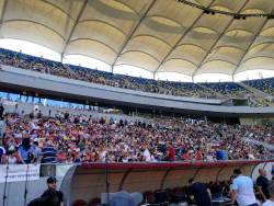 VIDEO Simona Halep a prezentat fanilor trofeul de la Wimbledon pe Arena Nationala. Peste 25.000 de oameni prezenti! 