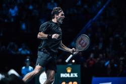 Roger Federer l-a invins pe Novak Djokovic la Turneul Campionilor. S-a incheiat lupta pentru primul loc mondial!