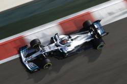Lewis Hamilton incheie sezonul cu victorie in Abu Dhabi