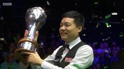 Ding Junhui castiga Campionatul Regatului Unit si se alatura unor legende ale snookerului
