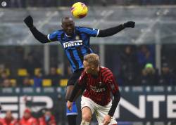 Inter invinge Milan dupa 0-2 la pauza si e noul lider din Serie A