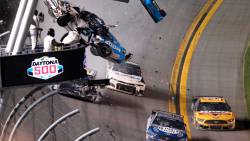 Accident grav in NASCAR. Pilotul a scapat ca prin minune cu viata! (Video)