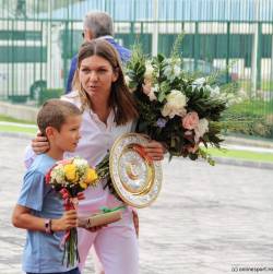 Simona Halep doneaza bani pentru spitalele din Bucuresti si Constanta