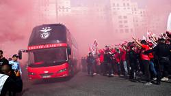 Autocarul echipei Benfica vandalizat. Doi jucatori au fost spitalizati