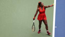Serena Williams in semifinale la US Open. A rupt-o cu serviciul pe adversara