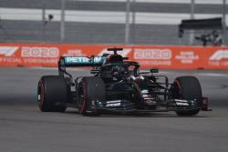 Lewis Hamilton, pole position cu record pe turul de circuit la Soci